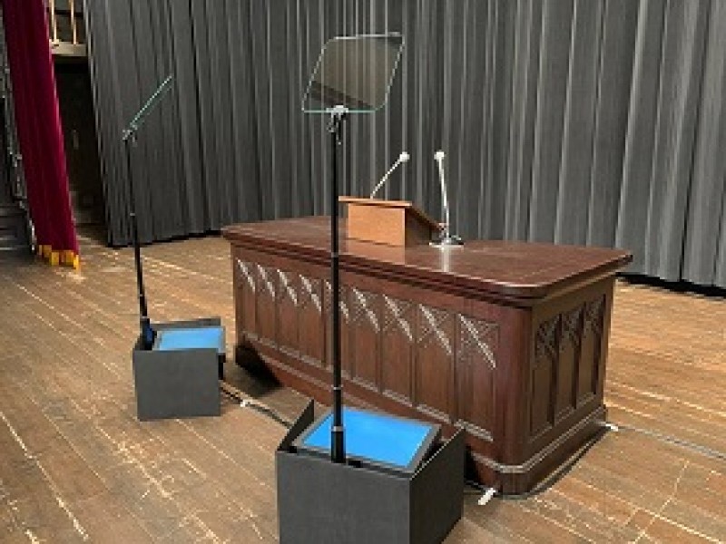 人気の「自動昇降式スピーチプロンプター」体験セミナー