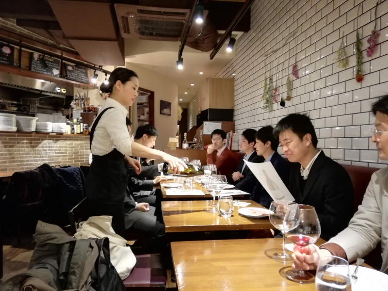 OKAMIsommelier（オカミソムリエール）が教えるワインとマナーのジェントルマン講座