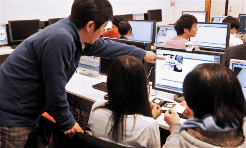 『大学ゼミ×アダプティブラーニングの可能性～デジタルリテラシー教育とeラーニング（動画）教材活用の事例紹介～』