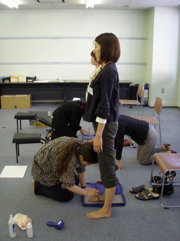 シューベラーター（靴の販売員向け）セミナー 4月14日、15日（2日間）